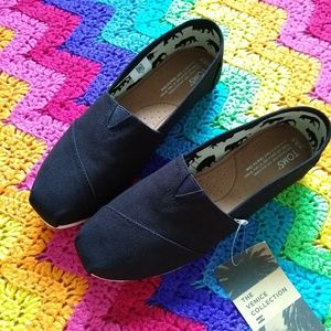 TOMS Women's Black Canvas Slip-On Shoes